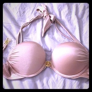 Victoria’s Secret bombshell bikini top